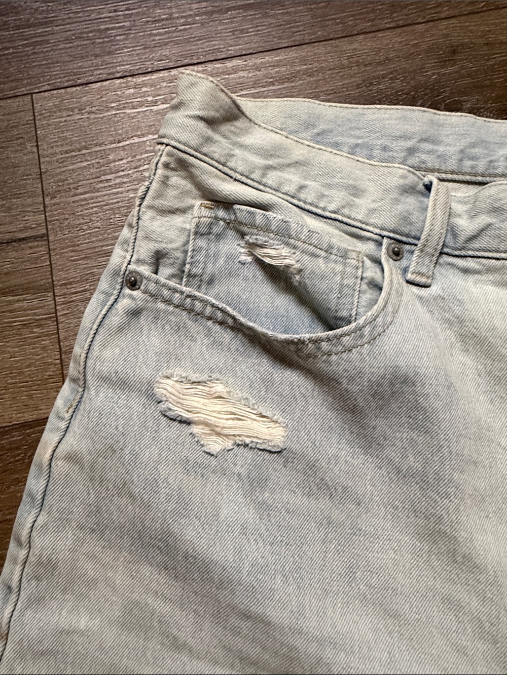 Uniqlo Light Wash Denim High-Rise Women’s Shorts - Picture 3 of 6